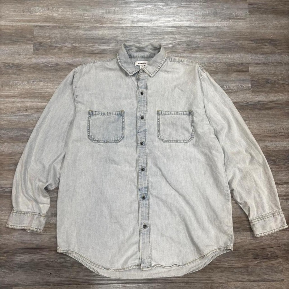 TRUE RELIGION BUTTON UP SHIRT